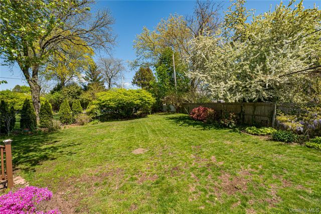 20 Evon Drive SW, Syosset, NY 11791