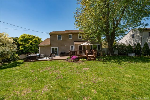 20 Evon Drive SW, Syosset, NY 11791