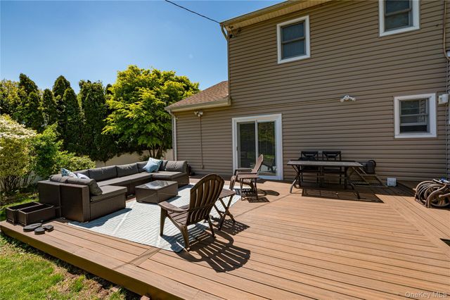 20 Evon Drive SW, Syosset, NY 11791