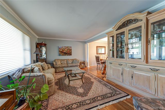 20 Evon Drive SW, Syosset, NY 11791