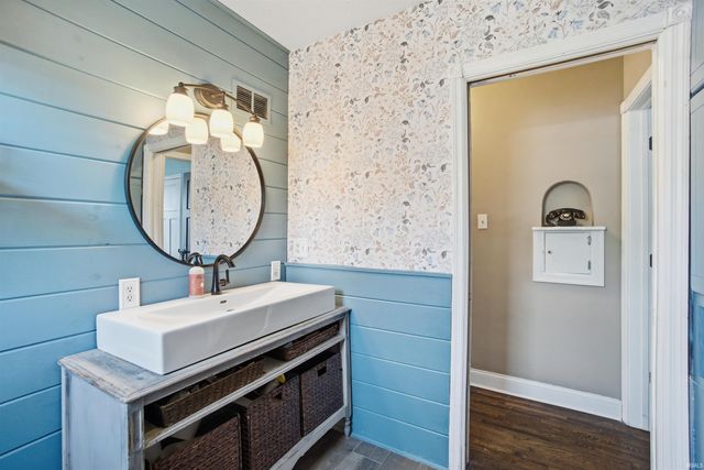 512 E Main Street, Gas City, IN 46933