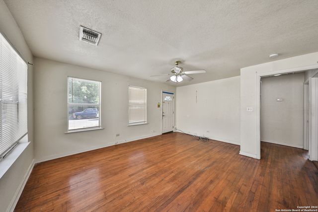 406 Gardina, San Antonio, TX 78201