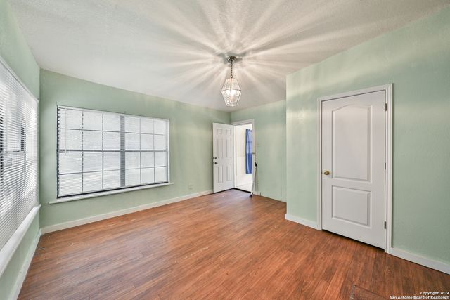 406 Gardina, San Antonio, TX 78201