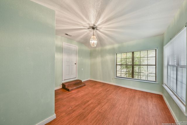 406 Gardina, San Antonio, TX 78201