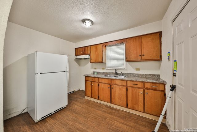 406 Gardina, San Antonio, TX 78201