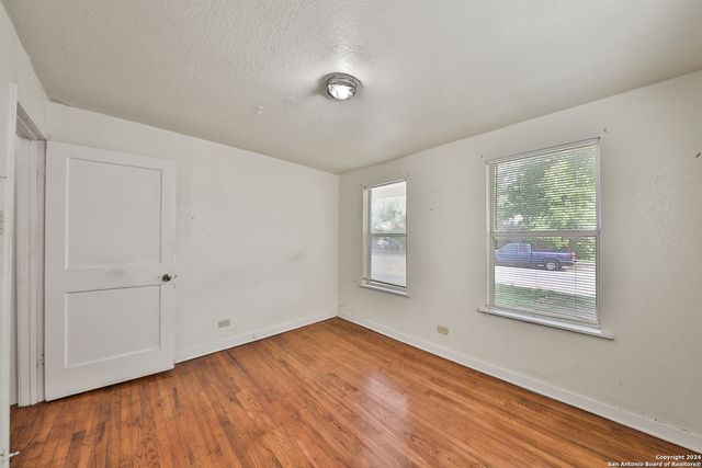 406 Gardina, San Antonio, TX 78201