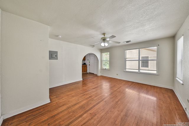 406 Gardina, San Antonio, TX 78201