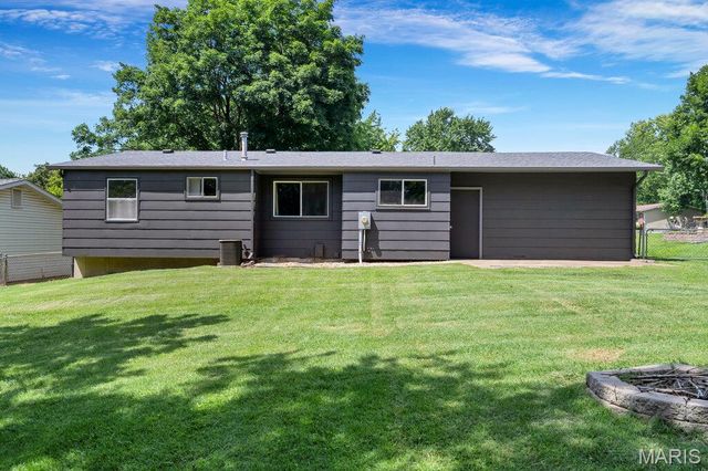 3348 Leverenz Drive, St Charles, MO 63301