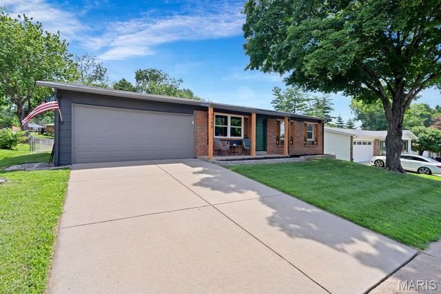 3348 Leverenz Drive, St Charles, MO 63301