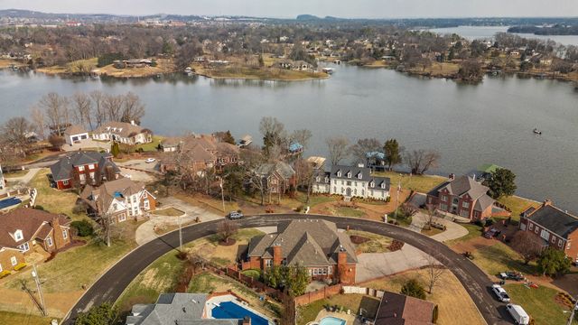 111 Governors Point Blvd, Hendersonville, TN 37075