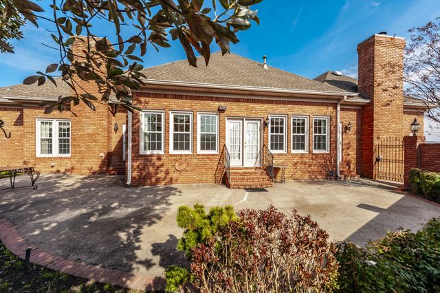 111 Governors Point Blvd, Hendersonville, TN 37075