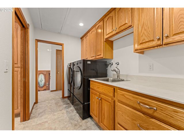 11990 ARTLIN Rd, Grants Pass, OR 97526