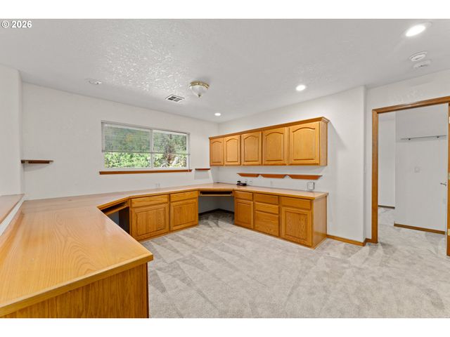 11990 ARTLIN Rd, Grants Pass, OR 97526