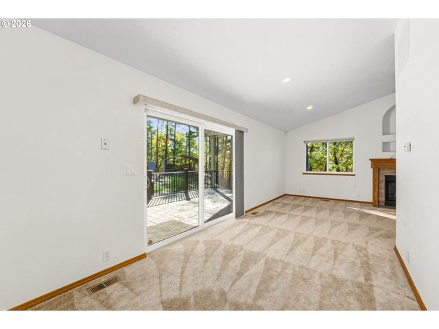 11990 ARTLIN Rd, Grants Pass, OR 97526