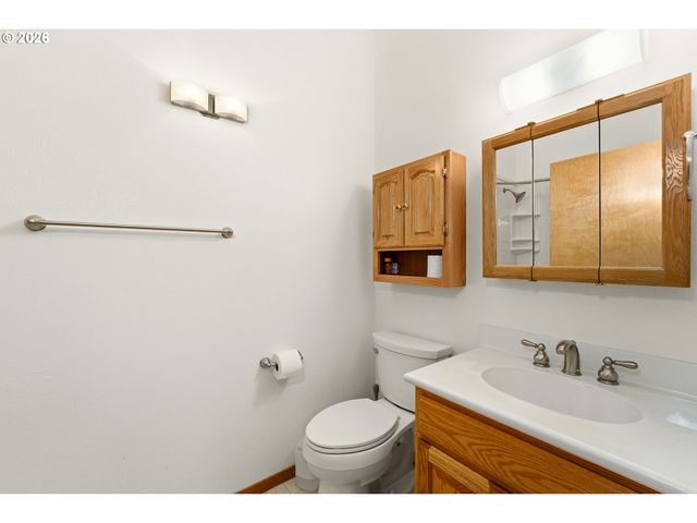 11990 ARTLIN Rd, Grants Pass, OR 97526