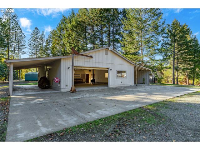 11990 ARTLIN Rd, Grants Pass, OR 97526