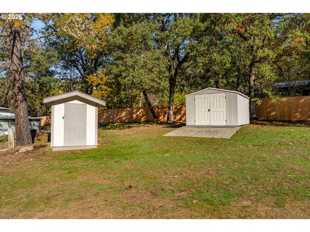11990 ARTLIN Rd, Grants Pass, OR 97526