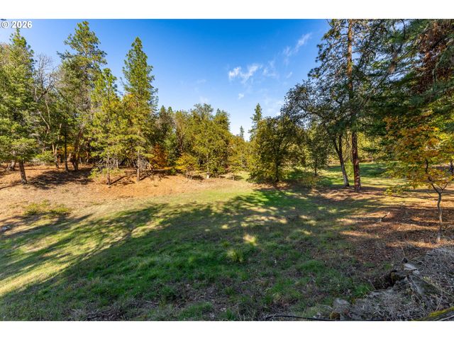 11990 ARTLIN Rd, Grants Pass, OR 97526