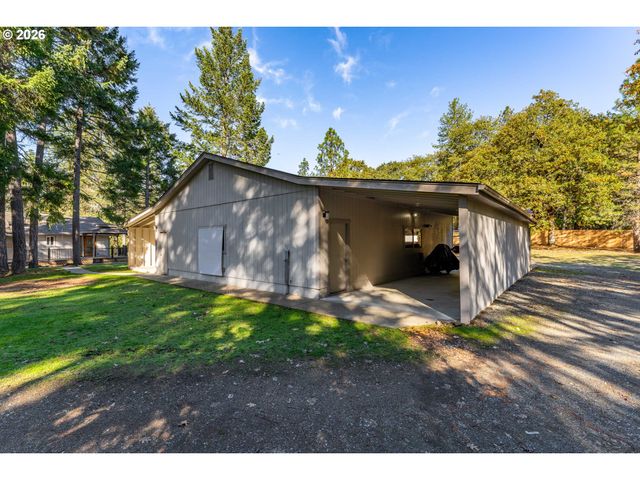 11990 ARTLIN Rd, Grants Pass, OR 97526