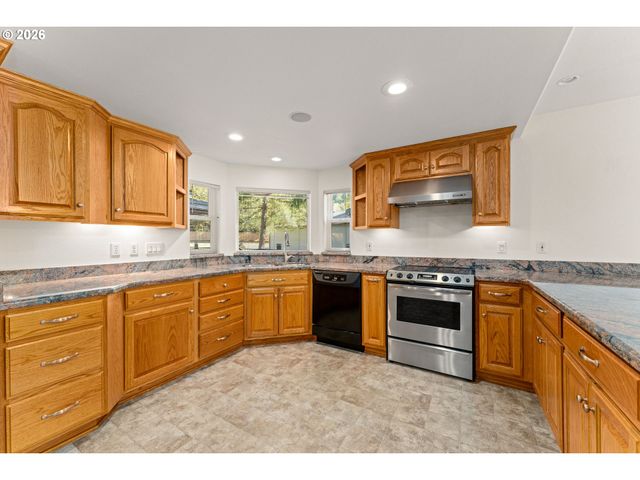 11990 ARTLIN Rd, Grants Pass, OR 97526
