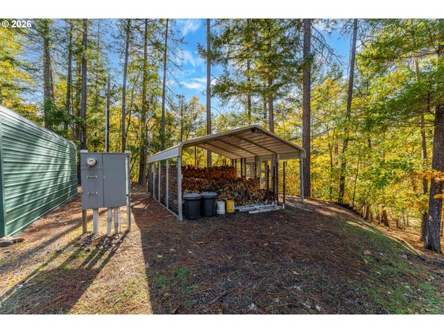 11990 ARTLIN Rd, Grants Pass, OR 97526