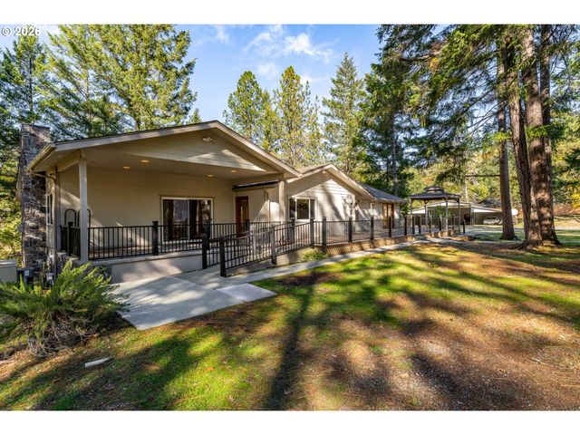 11990 ARTLIN Rd, Grants Pass, OR 97526