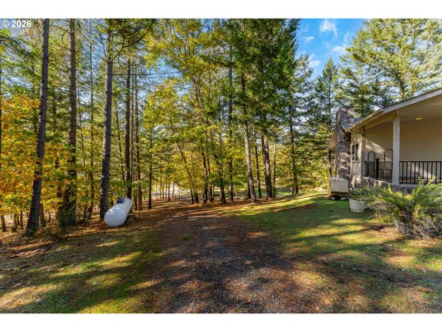 11990 ARTLIN Rd, Grants Pass, OR 97526