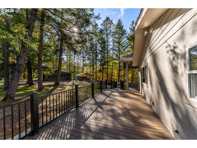 11990 ARTLIN Rd, Grants Pass, OR 97526