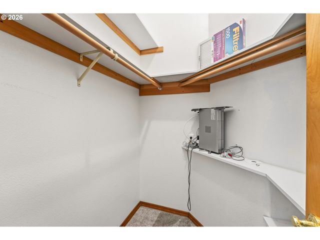 11990 ARTLIN Rd, Grants Pass, OR 97526