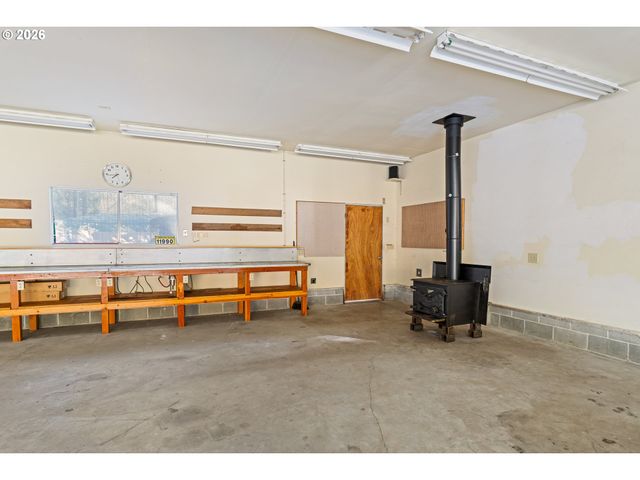 11990 ARTLIN Rd, Grants Pass, OR 97526