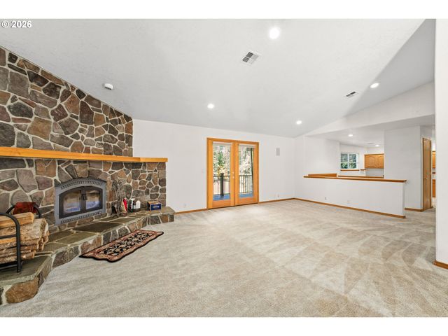 11990 ARTLIN Rd, Grants Pass, OR 97526