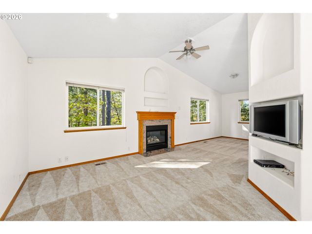 11990 ARTLIN Rd, Grants Pass, OR 97526