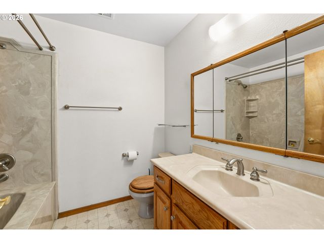 11990 ARTLIN Rd, Grants Pass, OR 97526