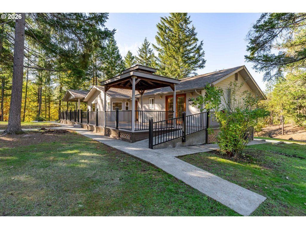 11990 ARTLIN Rd, Grants Pass, OR 97526