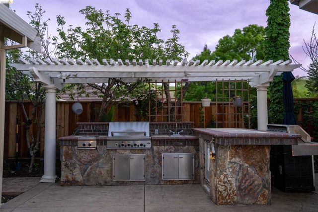 5230 E Henderson CT, Antioch, CA 94531