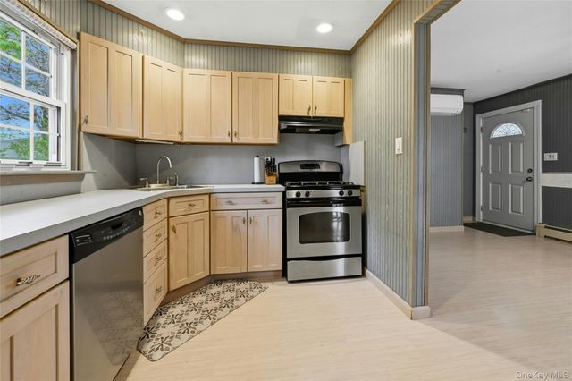 226 W 5th Street, Deer Park, NY 11729