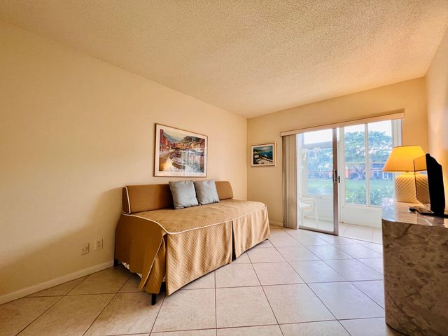 27 Sheffield B, West Palm Beach, FL 33417