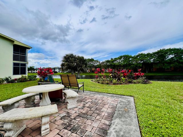 27 Sheffield B, West Palm Beach, FL 33417