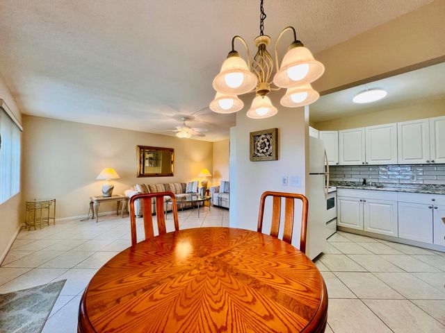 27 Sheffield B, West Palm Beach, FL 33417