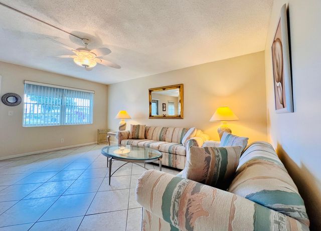 27 Sheffield B, West Palm Beach, FL 33417