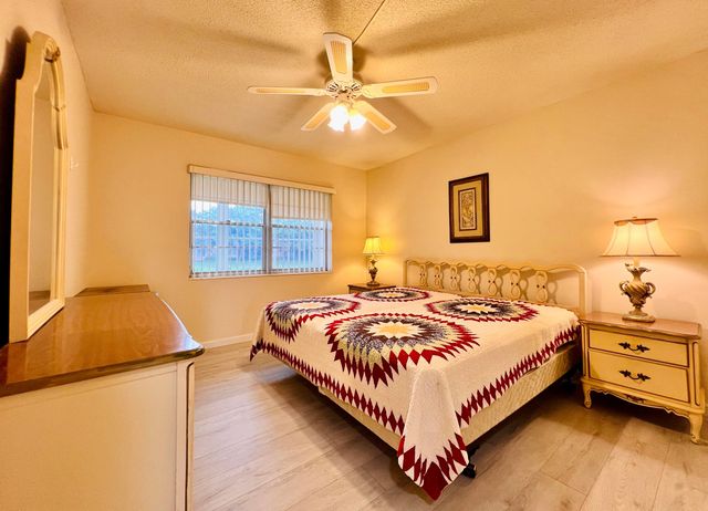 27 Sheffield B, West Palm Beach, FL 33417