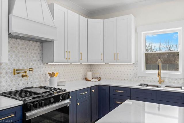 3799 Peony Way, Clemmons, NC 27012