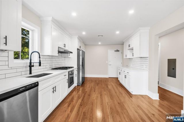 162 Closter Dock Road A, Closter, NJ 07624