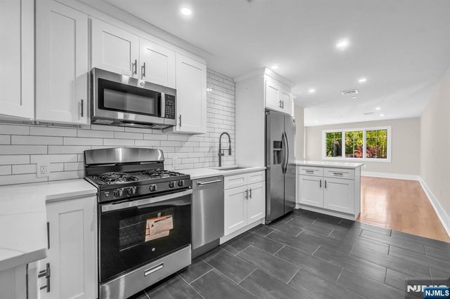 162 Closter Dock Road A, Closter, NJ 07624