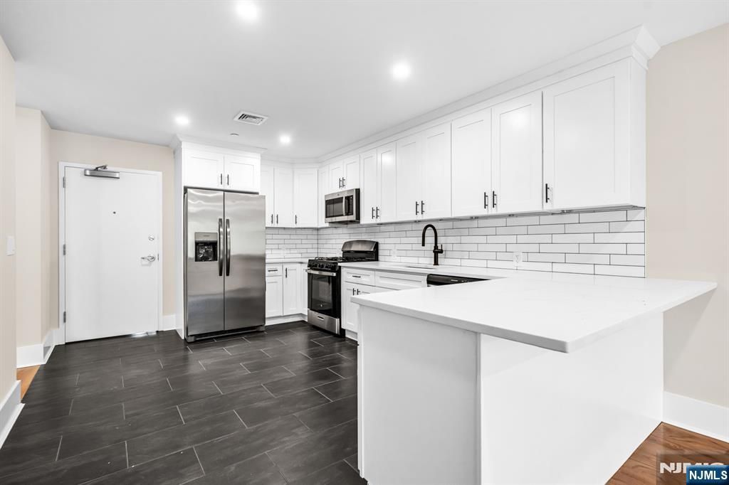 162 Closter Dock Road A, Closter, NJ 07624