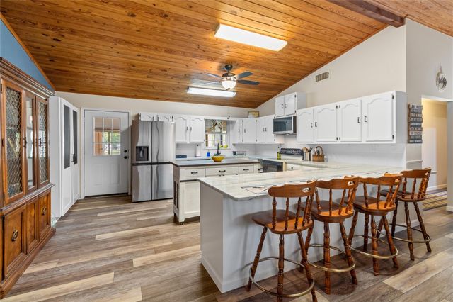 322 Parkside Drive, Zavalla, TX 75980