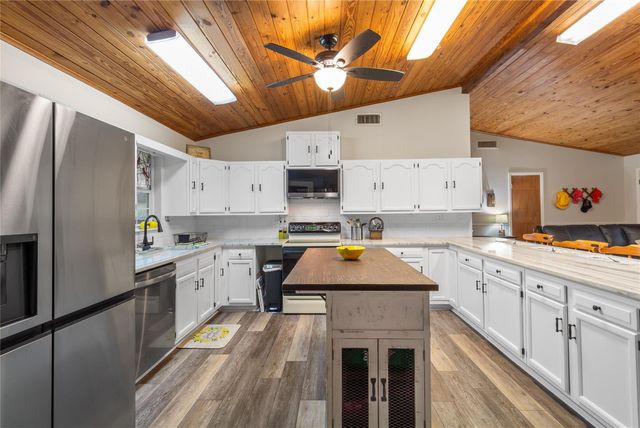 322 Parkside Drive, Zavalla, TX 75980