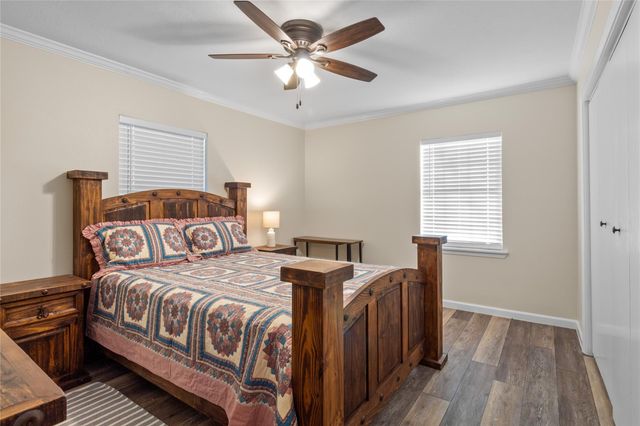 322 Parkside Drive, Zavalla, TX 75980