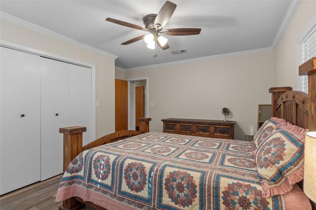 322 Parkside Drive, Zavalla, TX 75980