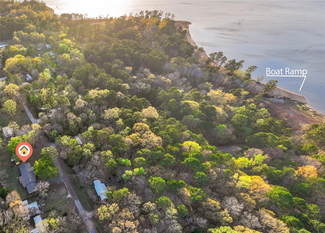 322 Parkside Drive, Zavalla, TX 75980